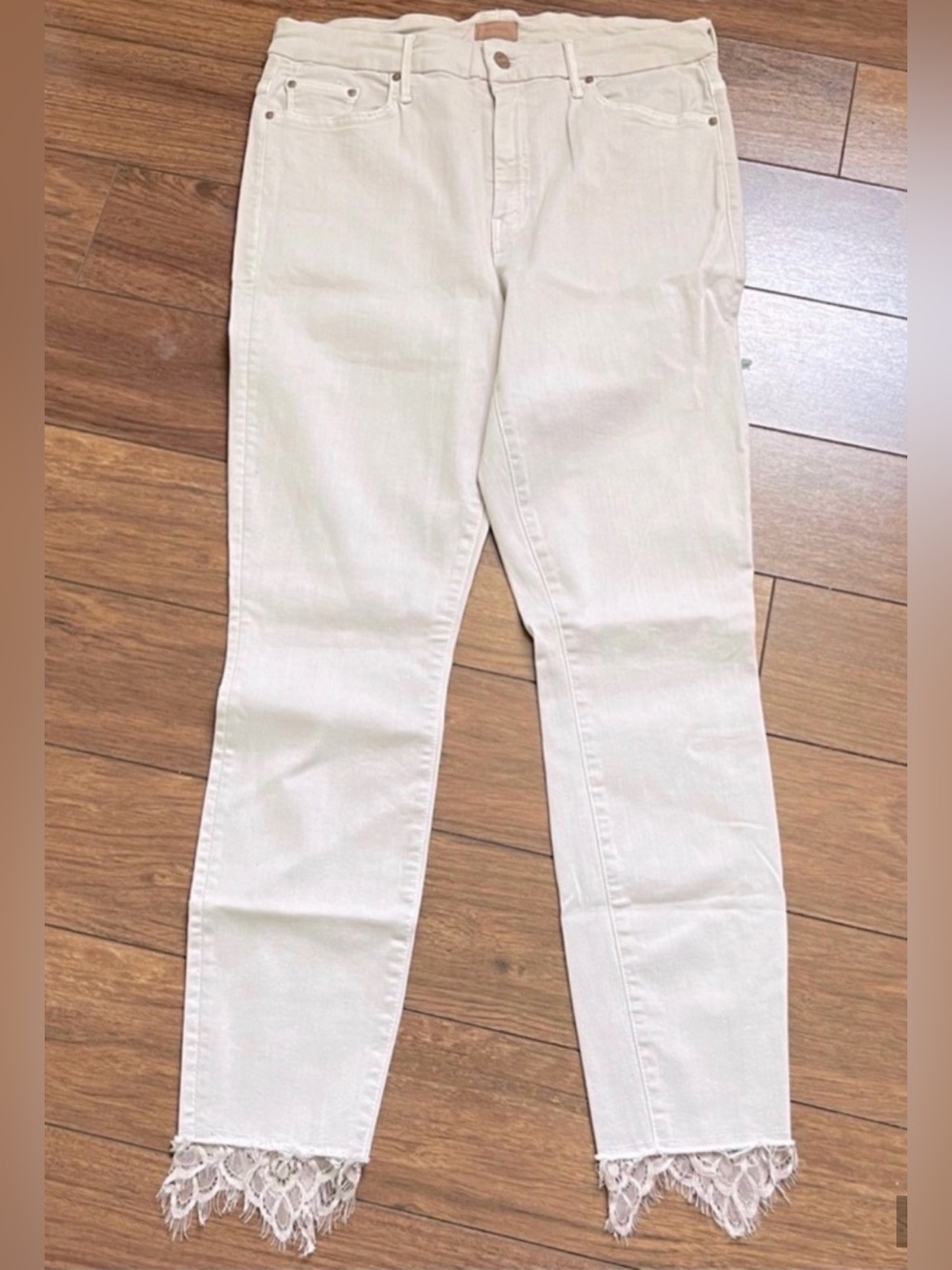 Mother High Waisted Looker Dagger Ankle Fray in Pale Pink Colour Size 32